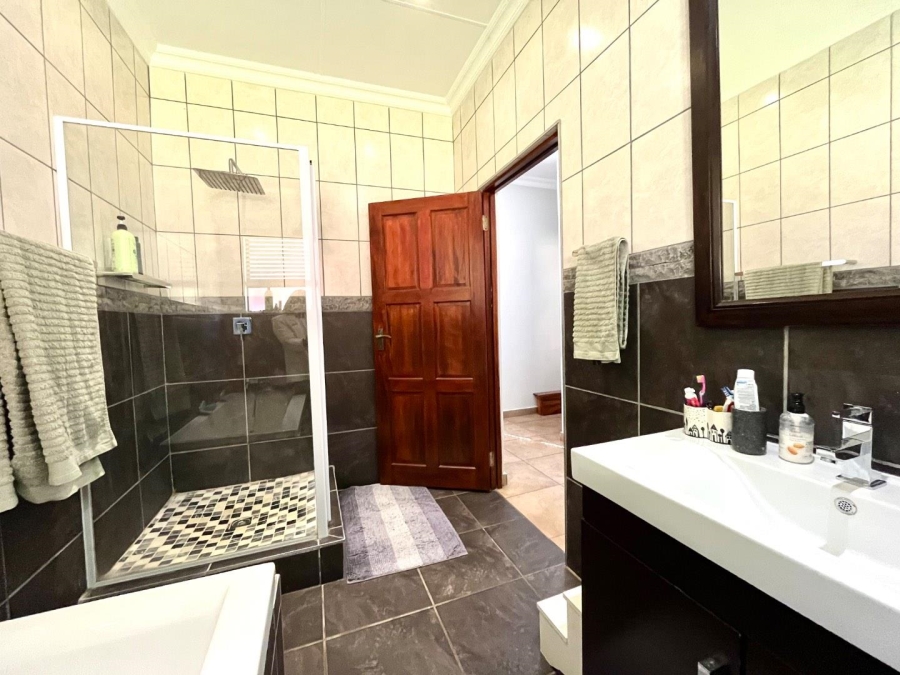 4 Bedroom Property for Sale in Woodland Hills Free State